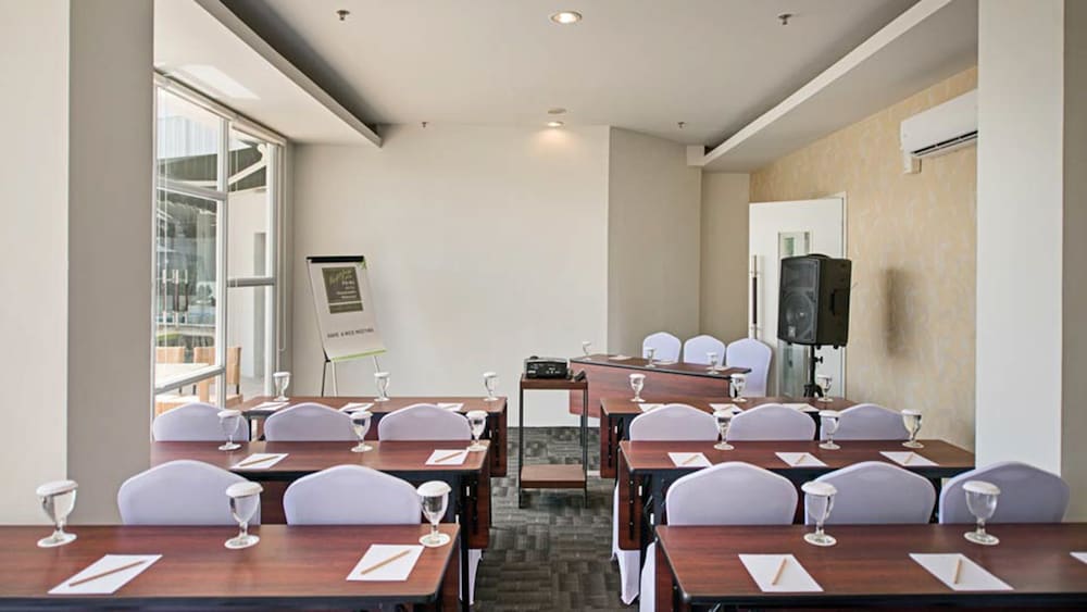 Фото Whiz Prime Hotel Hasanuddin Makassar