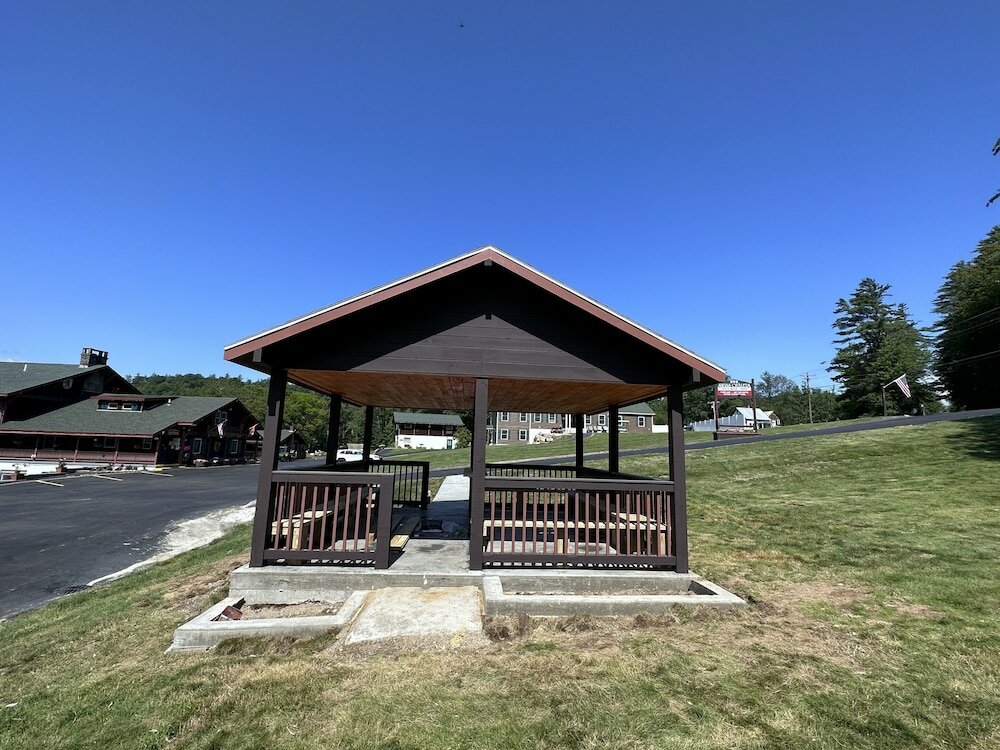 Фото Swiss Chalets Village Inn