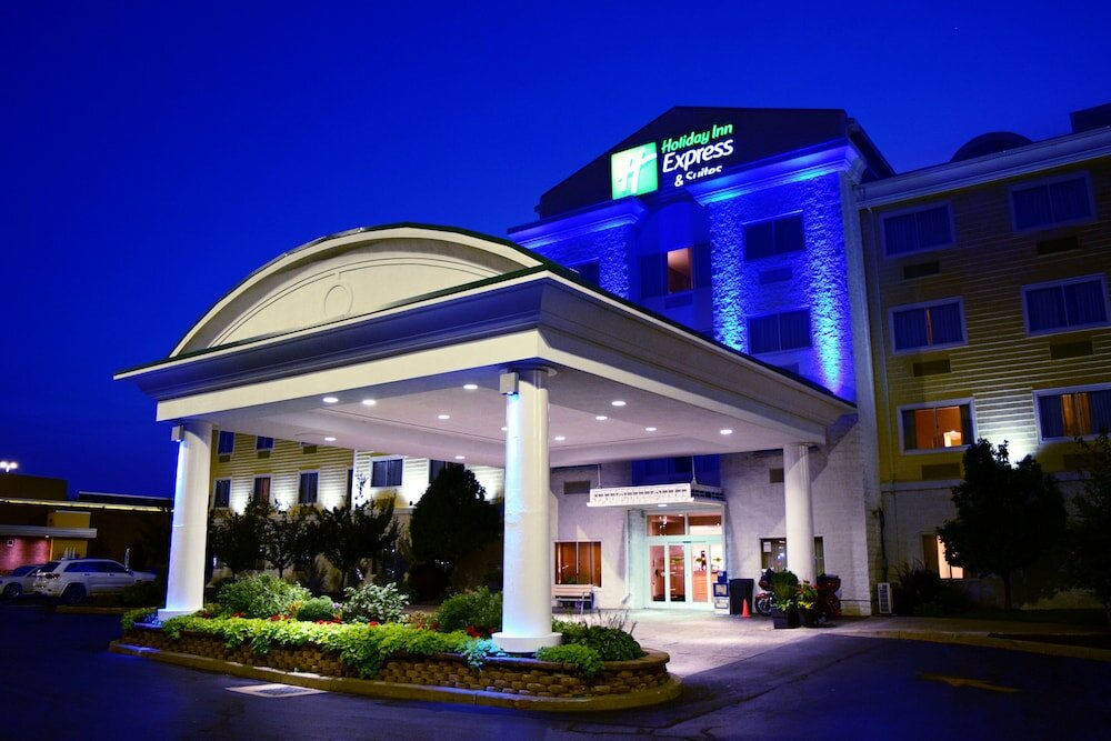 Фото Holiday Inn Express Hotel & Suites Watertown-Thousand Island, an Ihg Hotel