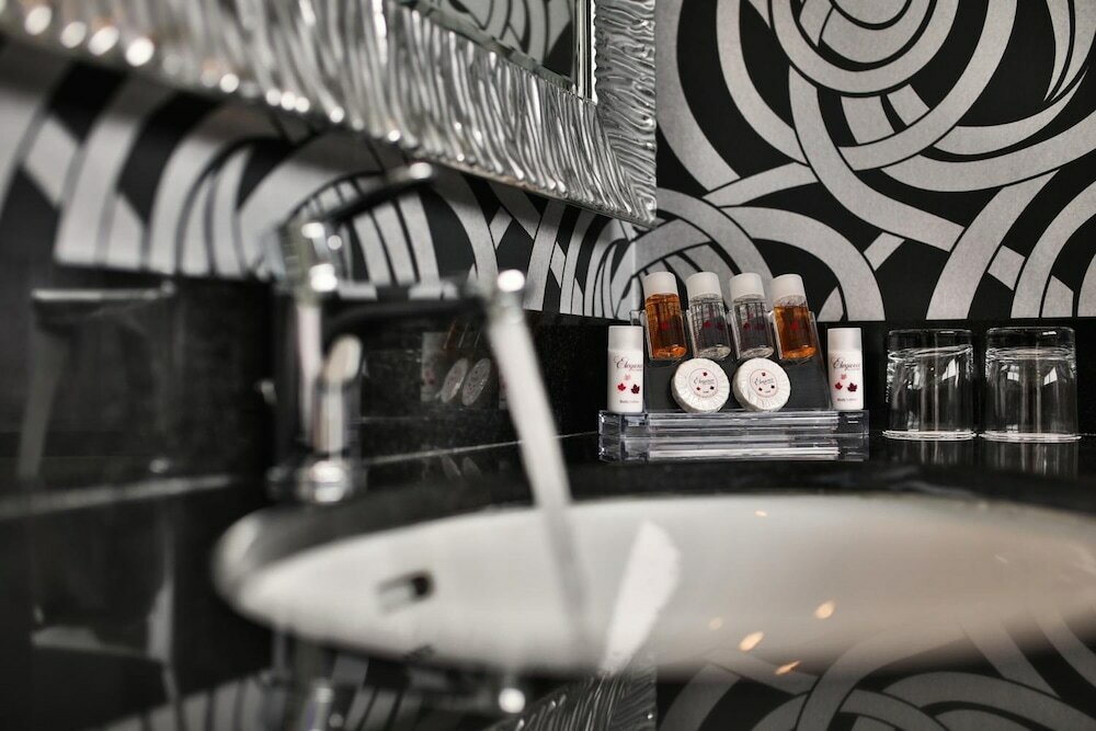 Фото The Josephine Boutique hotel