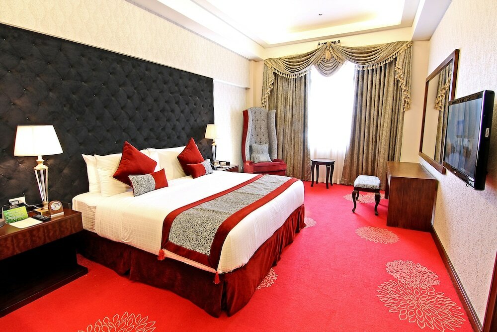 Фото Luxent Hotel