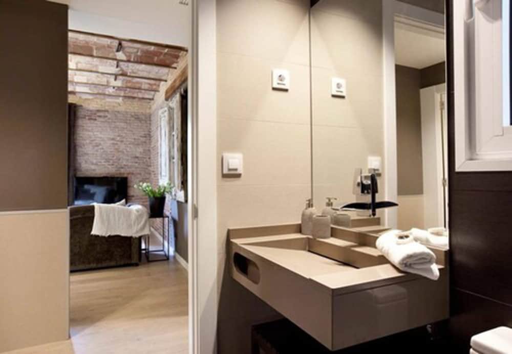 Фото Enjoybcn Miro Apartments