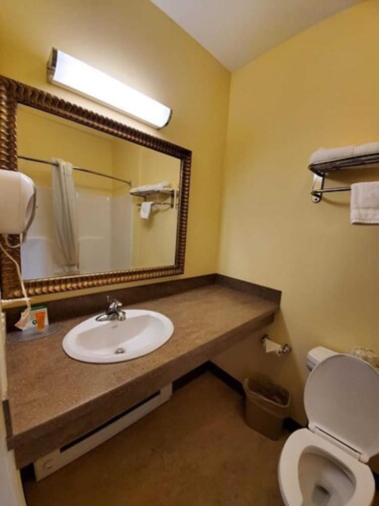 Фото Budget Inn Williamsport