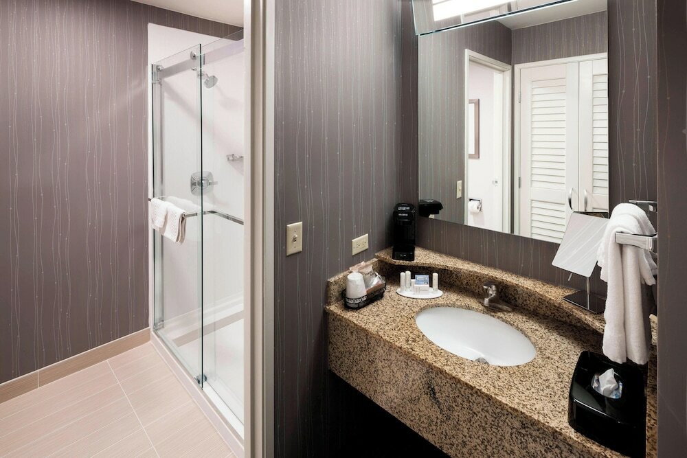 Фото Courtyard by Marriott Pensacola