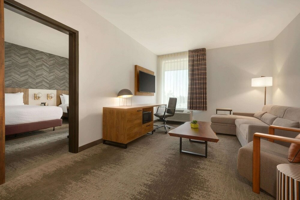 Фото La Quinta Inn & Suites Santa Rosa Sonoma