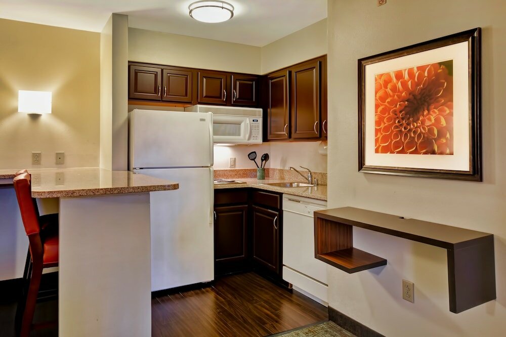 Фото Staybridge Suites Madison East, an Ihg Hotel