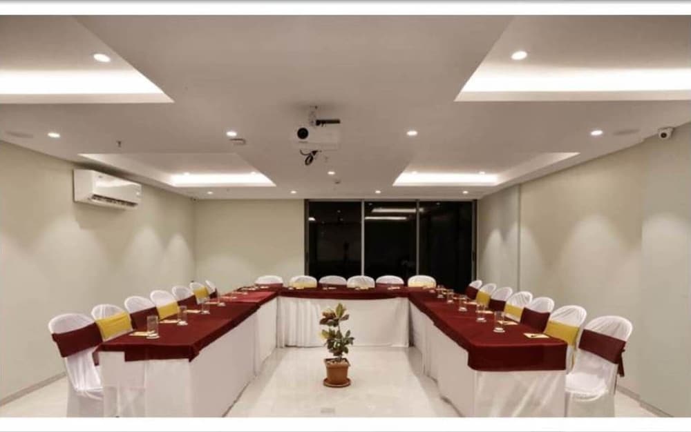 Фото The Flora Grand