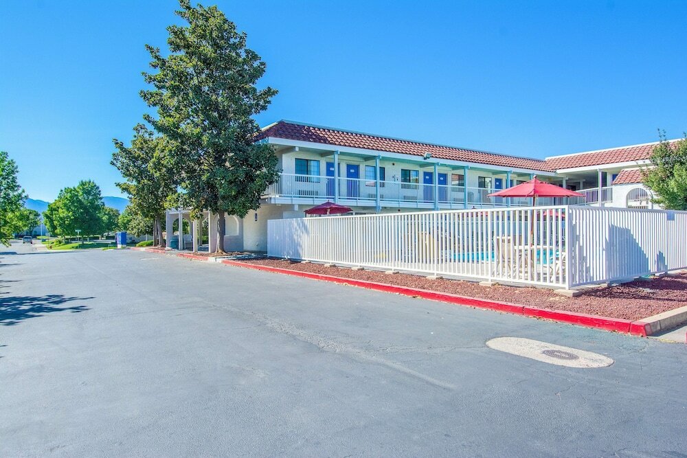 Фото Motel 6 Redding, Ca - South