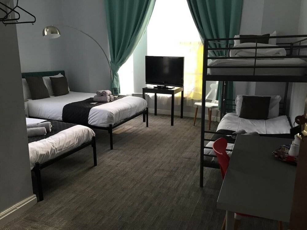 Фото Queens Guesthouse Manchester