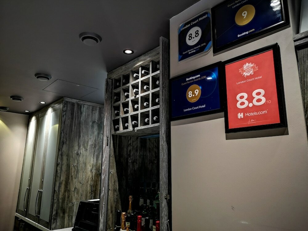 Фото London Court Hotel