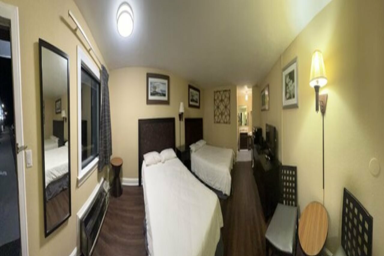 Фото Courtland Inn Motel