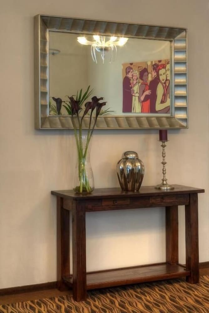 Фото 1. Republic Hotel