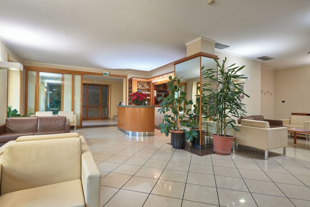 Фото Hotel Careni Villa Italia