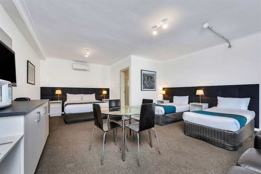 Фото Comfort Inn and Suites Manhattan