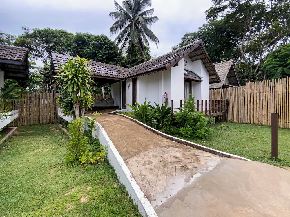 Фото Chumphon Cabana Resort