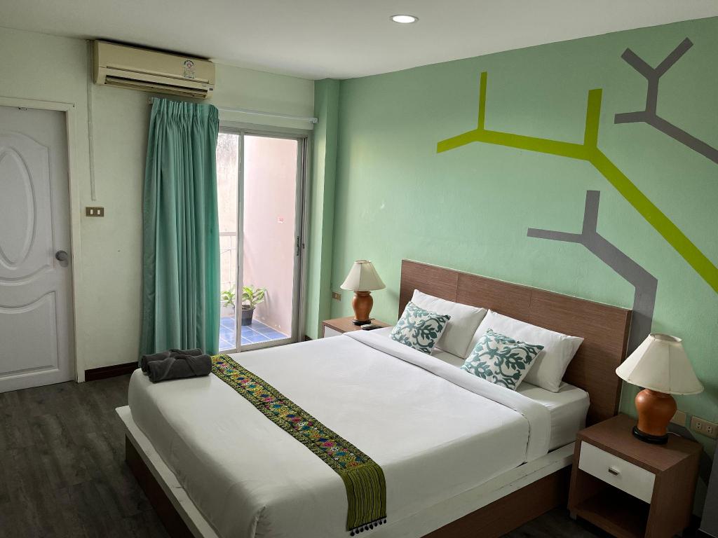 Фото Charoenchit House