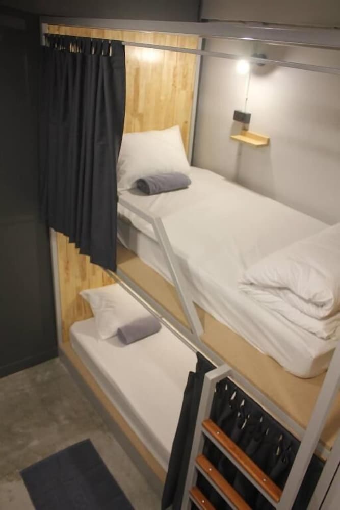 Фото Ekanek Hostel Bangkok - Adults Only