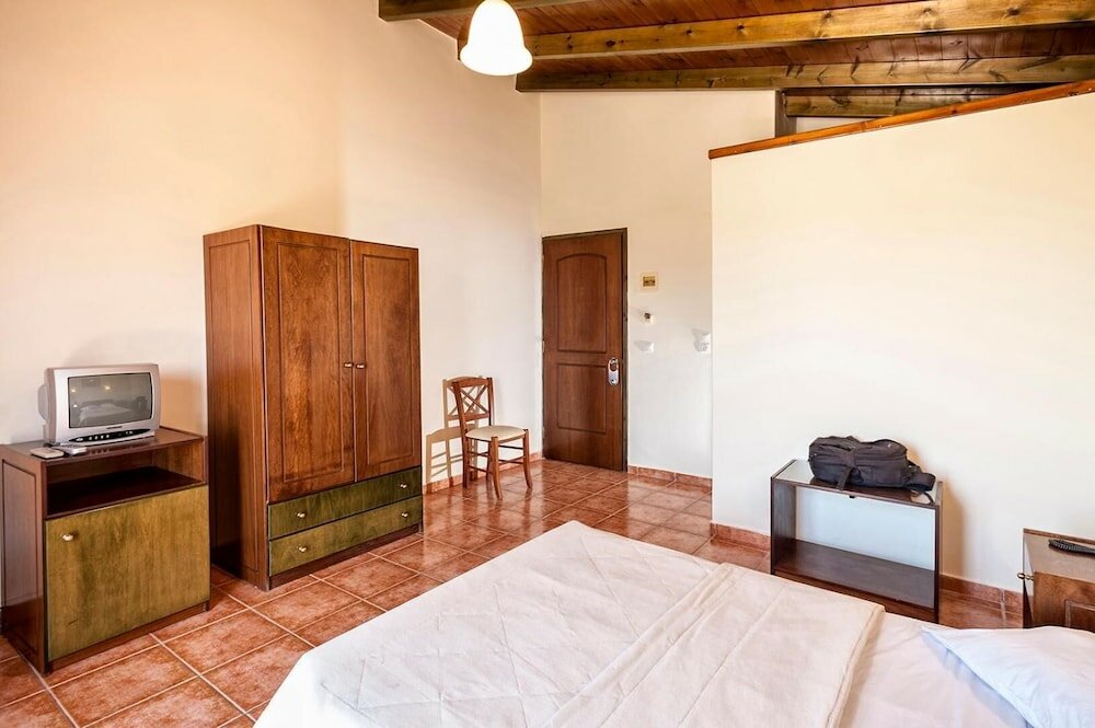 Фото Adelais Hotel