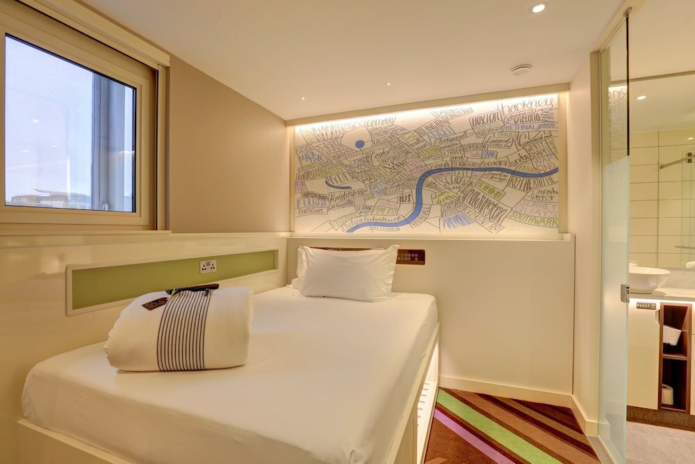 Фото Hub by Premier Inn London Westminster Abbey Hotel