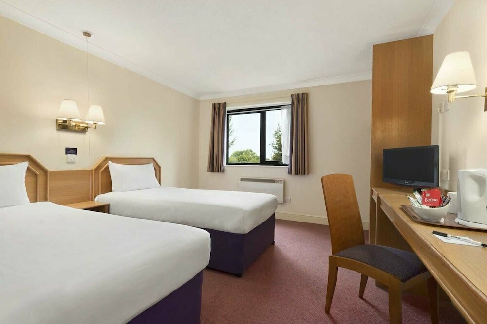 Hotel Days Inn by Wyndham Watford Gap, England, photo