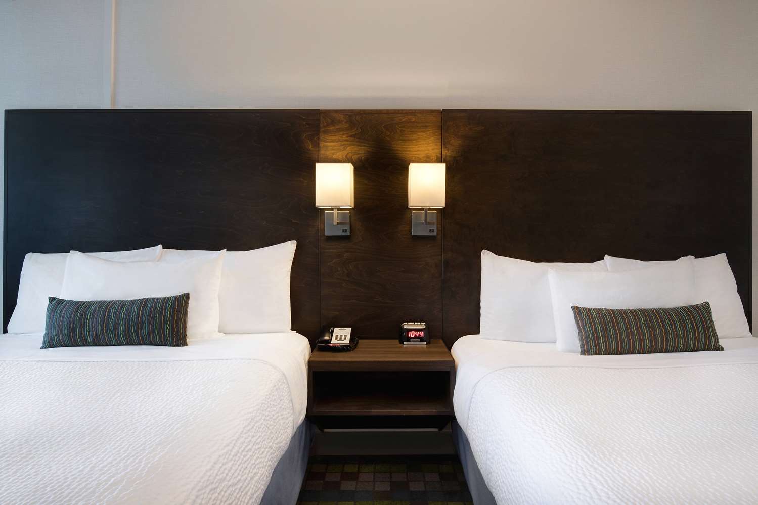 Фото Days Inn by Wyndham Victoria Airport Sidney