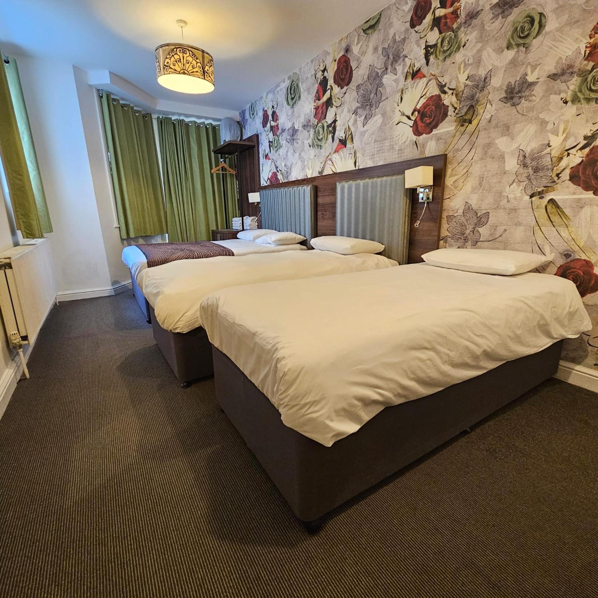 Фото Chelsea House Hotel