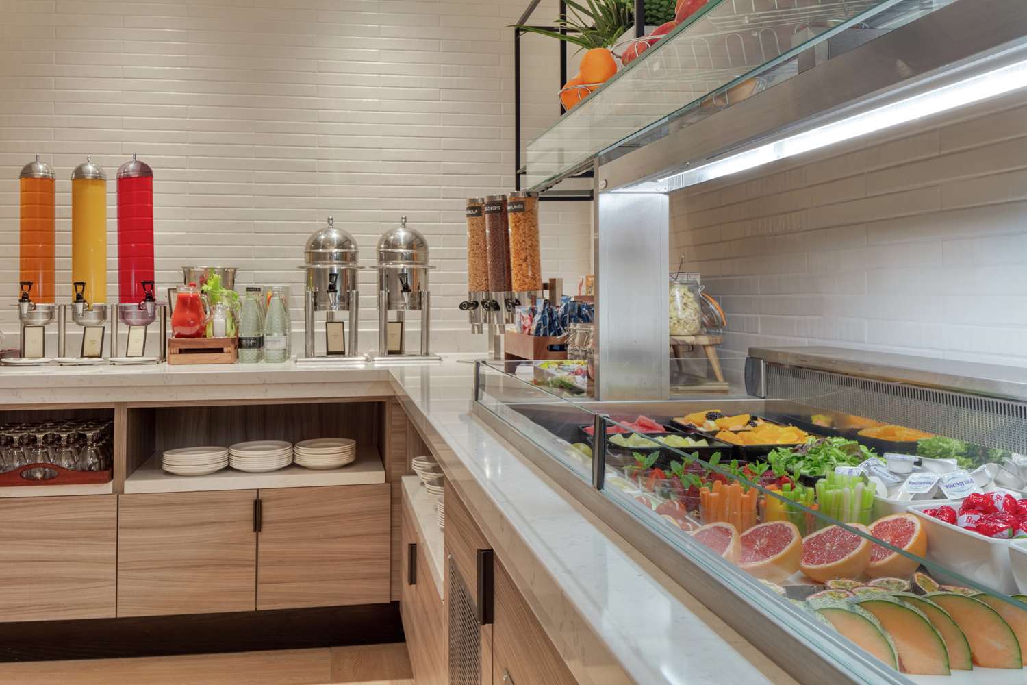 Фото Hilton London Angel Islington