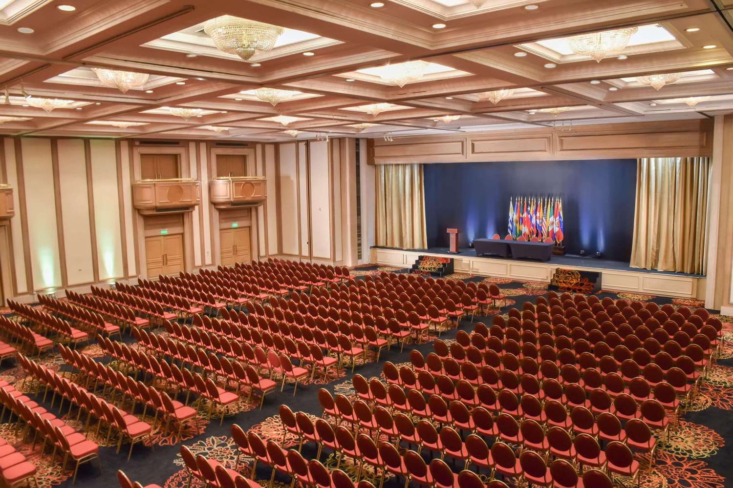 Фото Radisson Montevideo Victoria Plaza Hotel