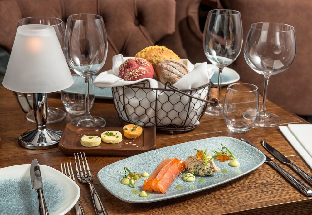 Фото The Feathers Hotel