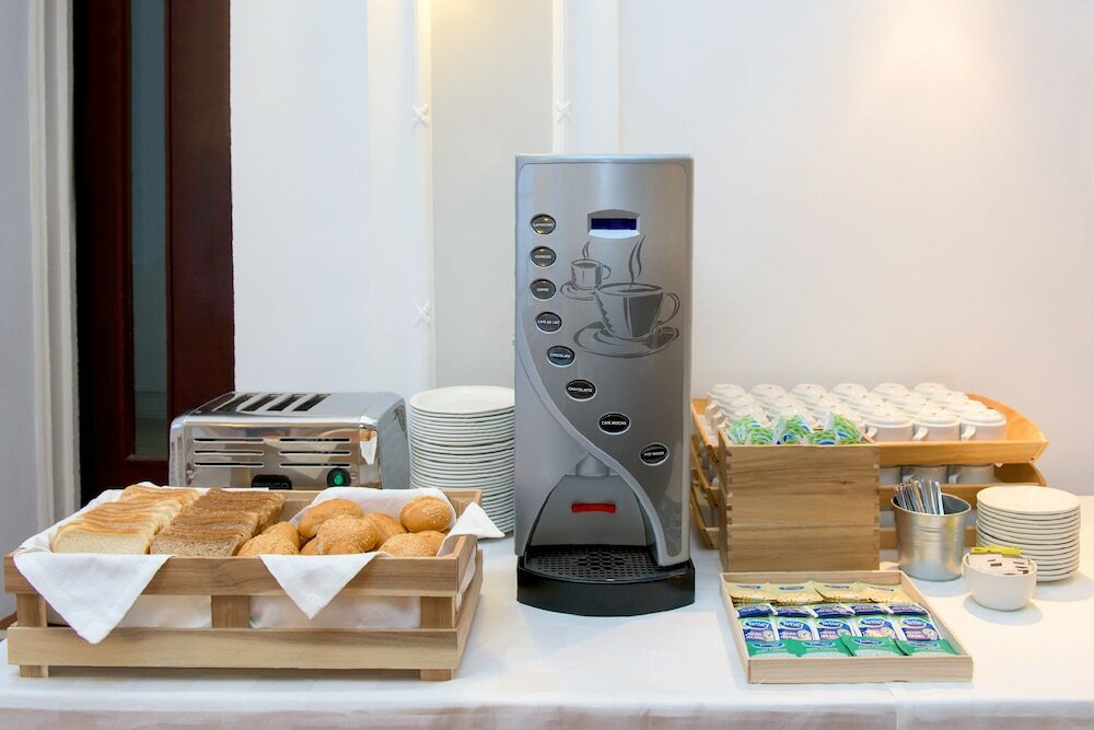 Фото Astor Court Hotel