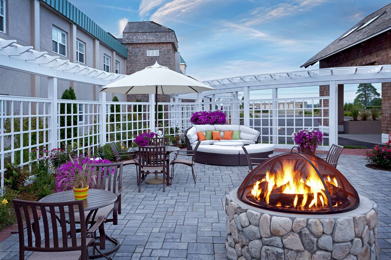 Фото Doubletree by Hilton Cape Cod - Hyannis