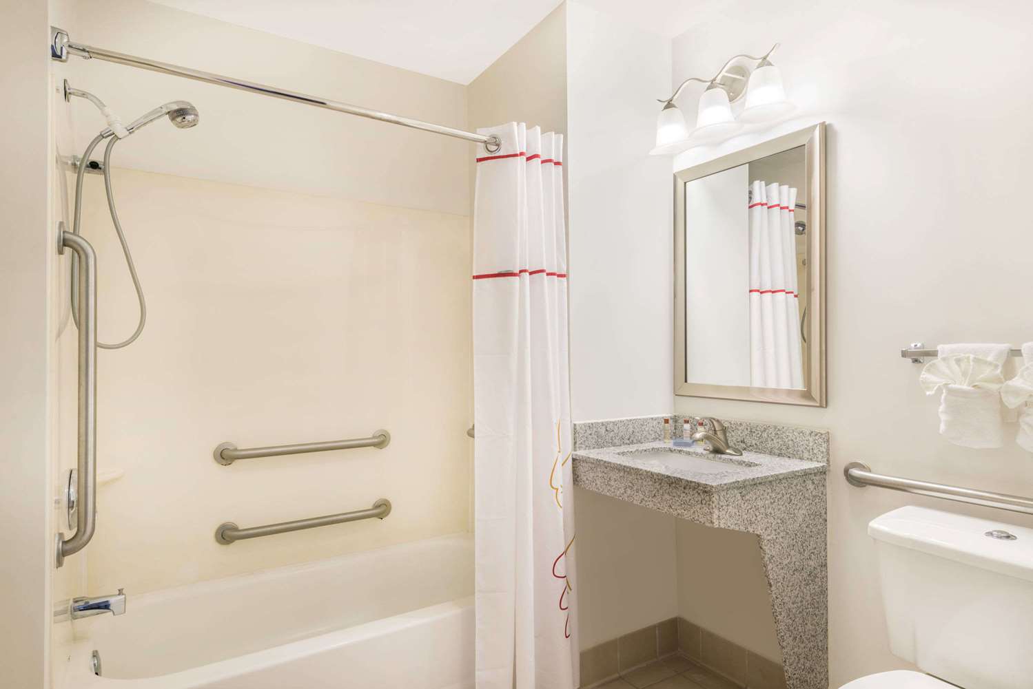 Фото Hawthorn Suites by Wyndham Louisville North