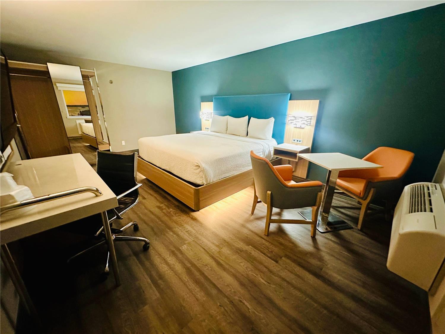 Фото La Quinta Inn by Wyndham Costa Mesa Newport Beach