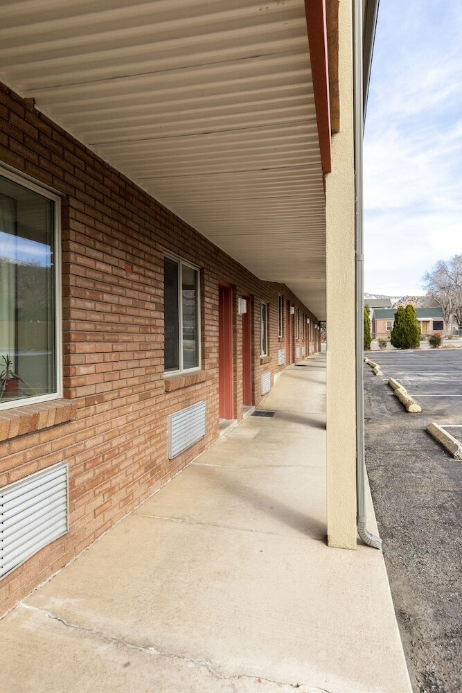 Фото Knights Inn Cedar City