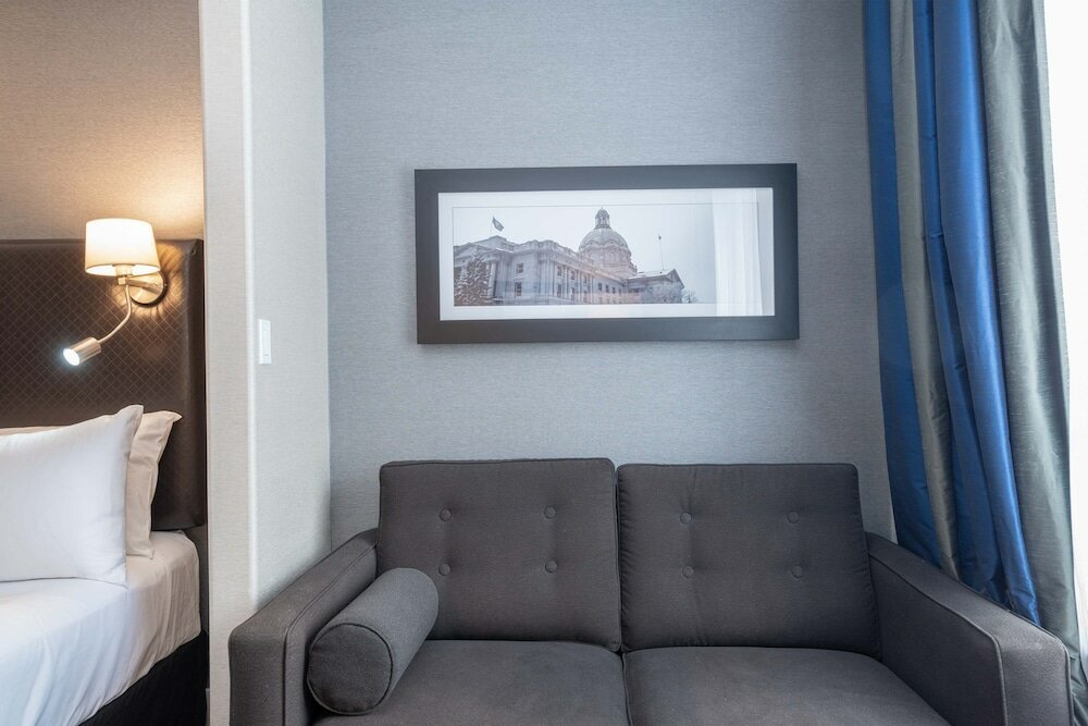 Фото Sandman Signature Edmonton South Hotel