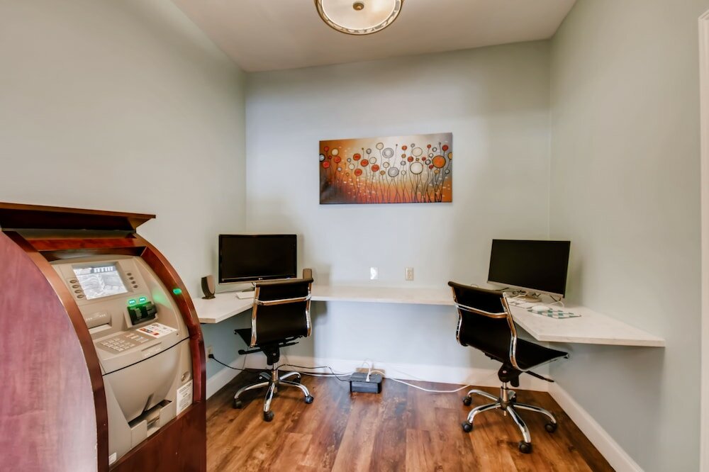 Фото Orangewood Inn & Suites Midtown