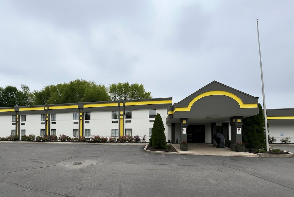 Фото Super 8 by Wyndham Logansport