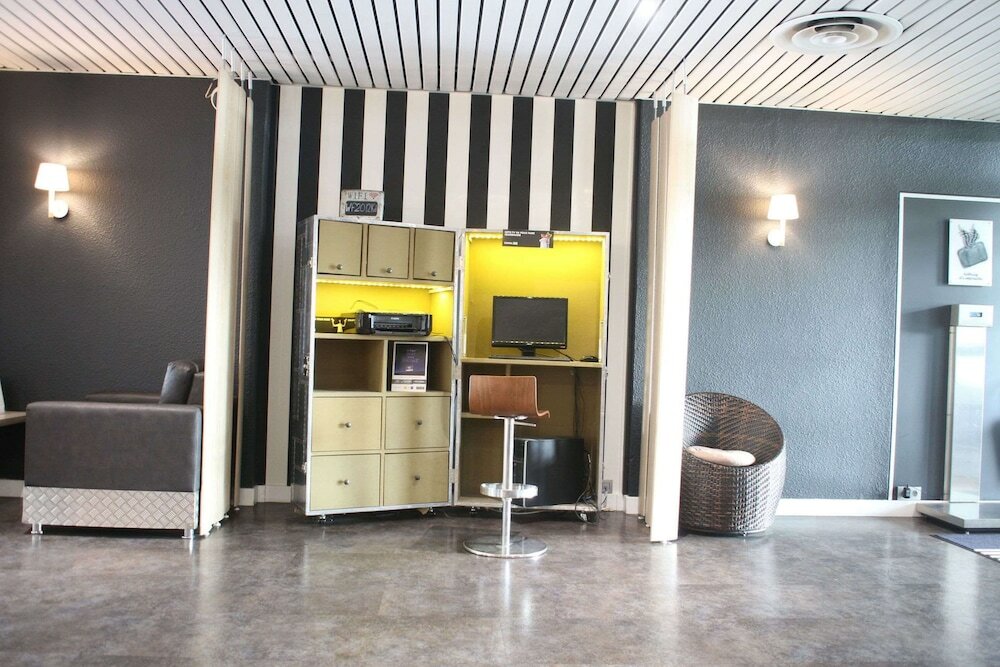 Фото Hotel Kyriad Orly Aéroport Athis Mons