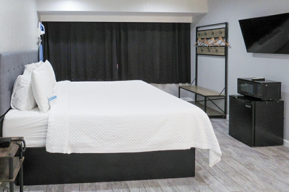 Фото Capri Suites Anaheim