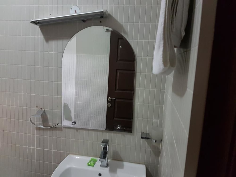 Фото Emzrel Hotel & Suites