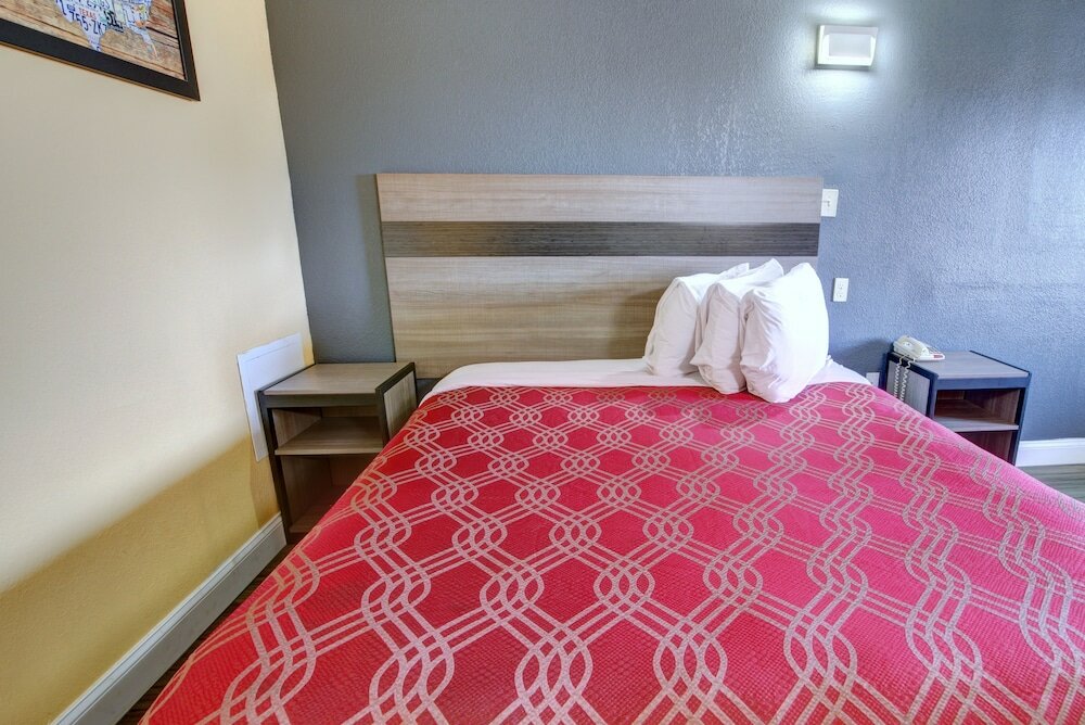 Фото Econo Lodge at Military Circle