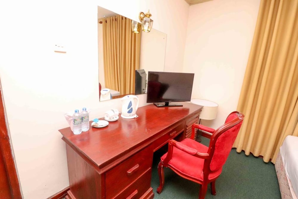 Фото Alpine Hotel