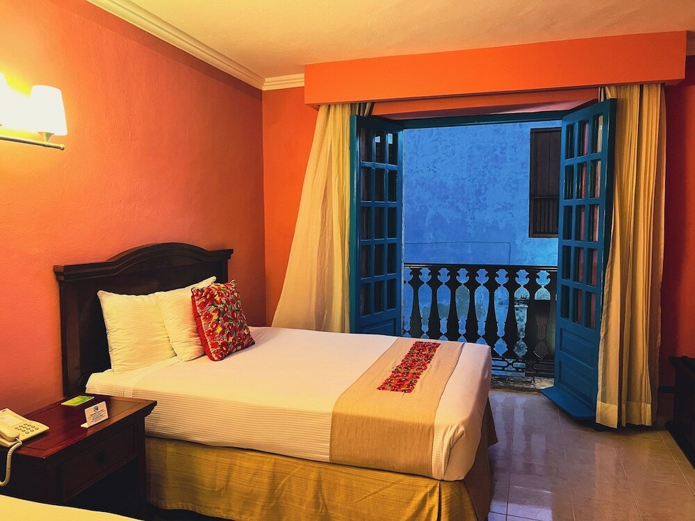 Фото Hotel Plaza Colonial