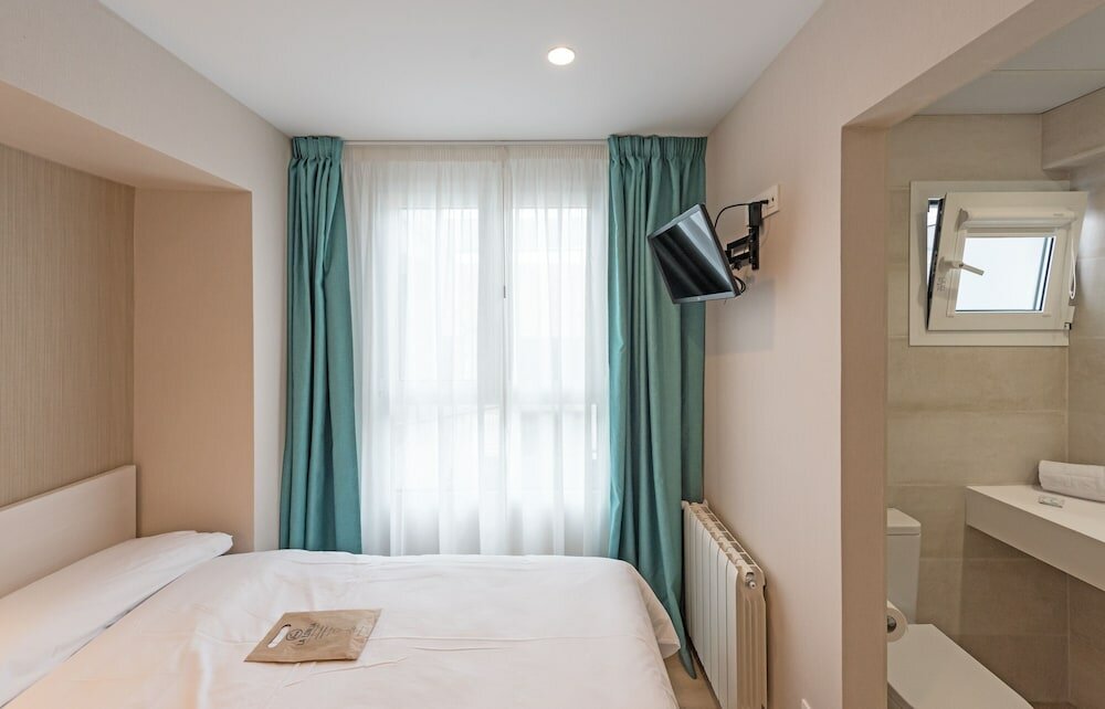 Фото Hostal La Lonja