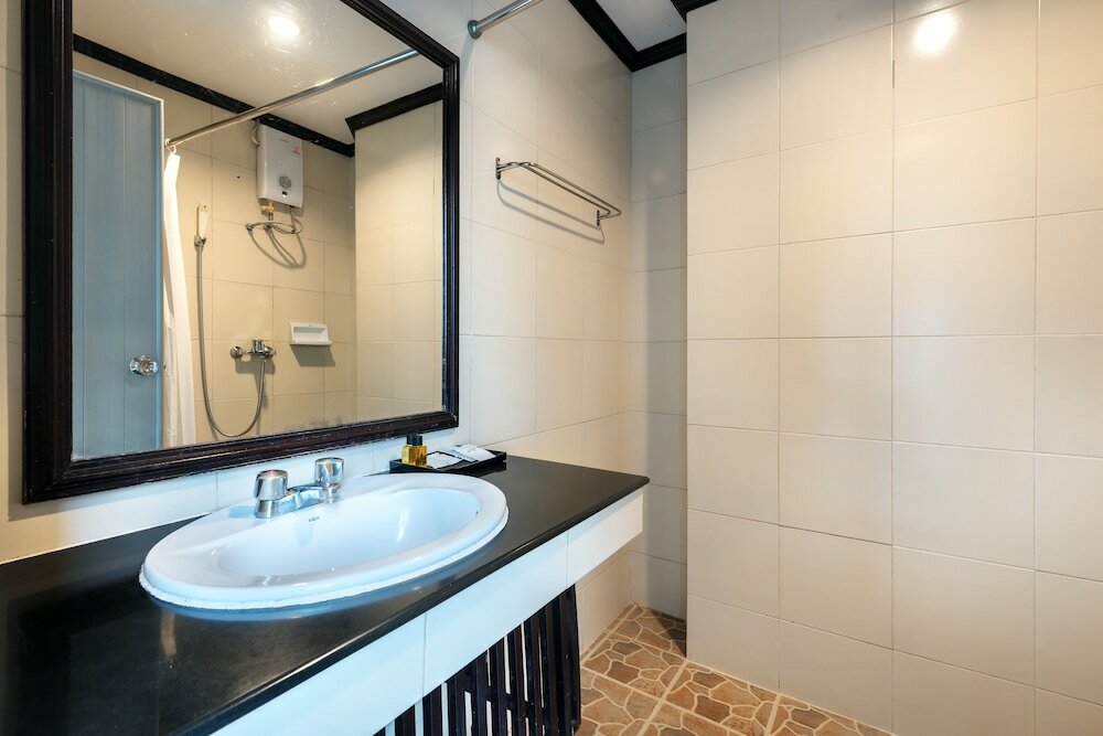 Фото The Legacy Hotel