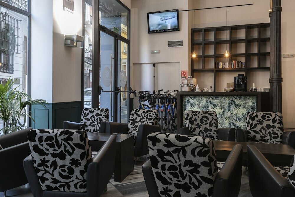 Фото Petit Palace Plaza de la Reina