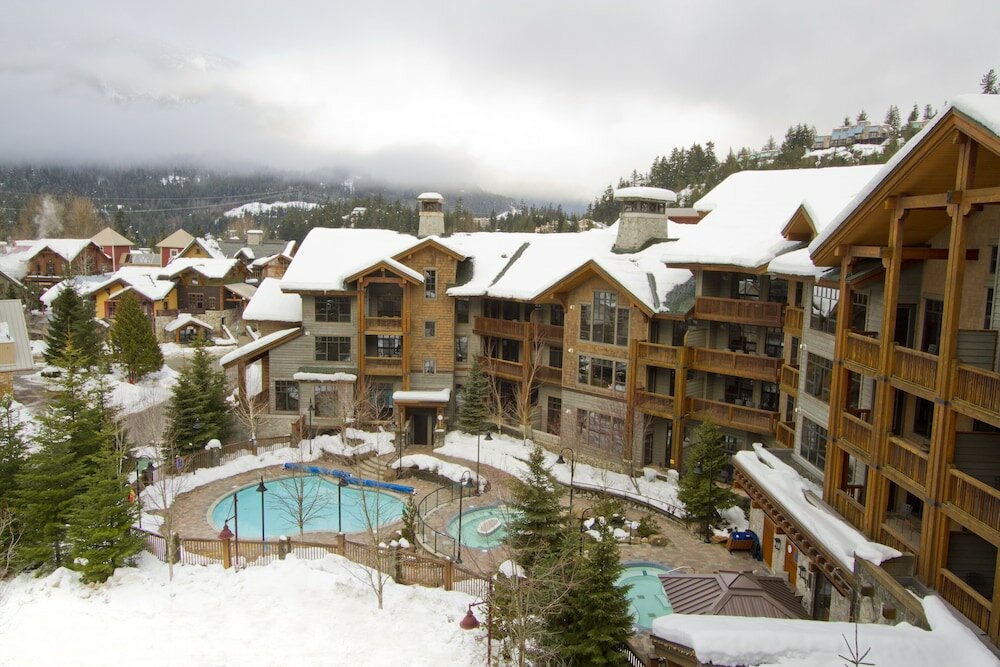 Фото First Tracks Lodge