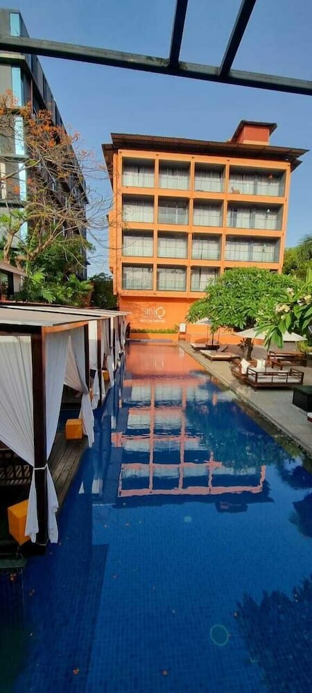 Фото SinQ Party Hotel