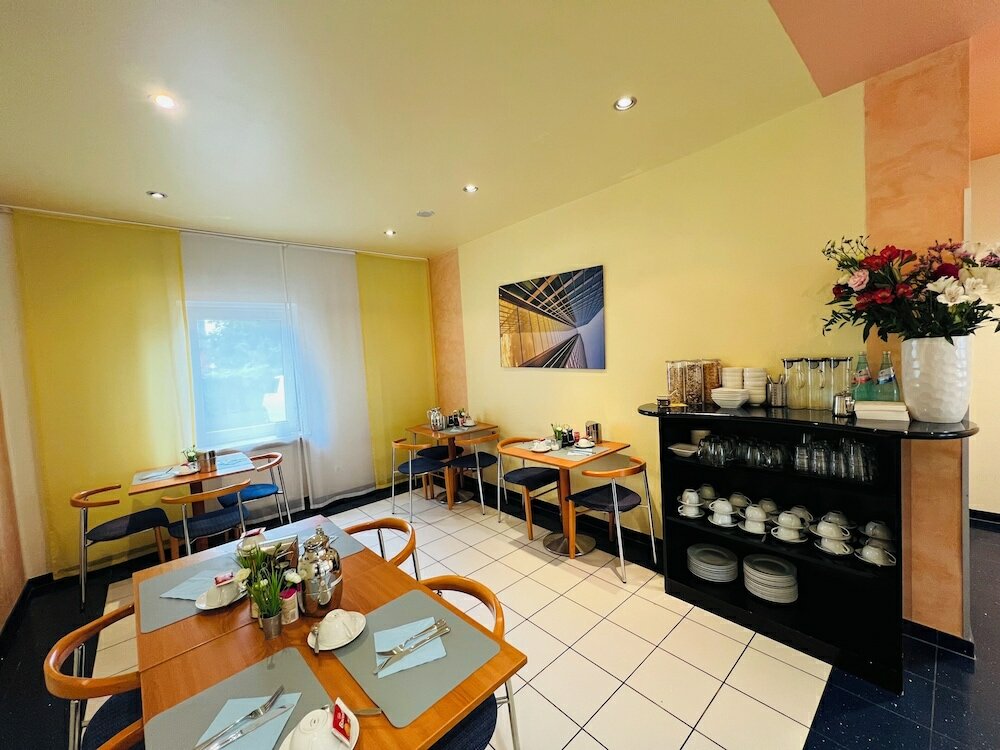 Фото Hotel Niederraeder Hof