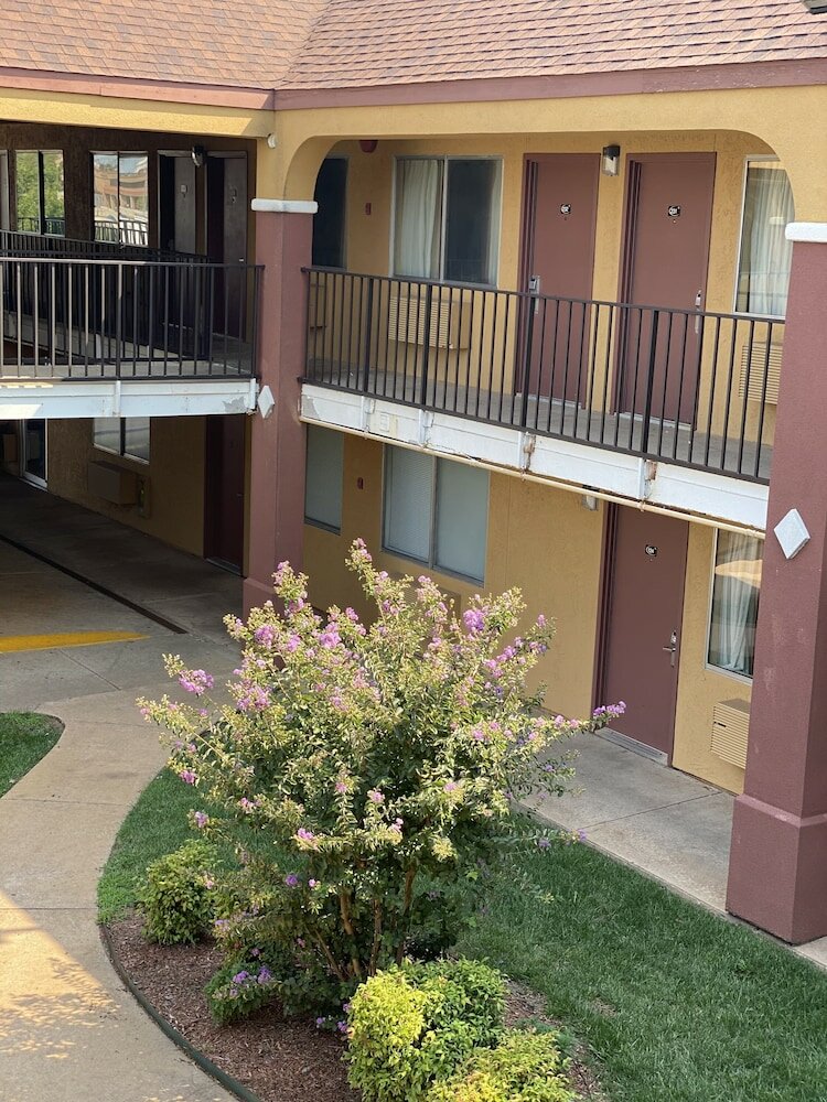 Фото Super 8 by Wyndham Midwest City Ok